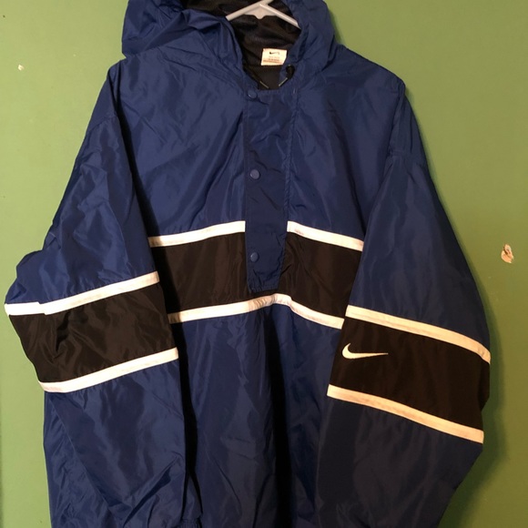 Nike Light-weight Pullover Jacket - Picture 5 of 5